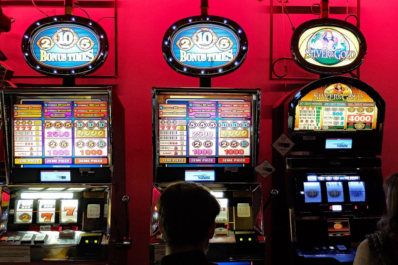 Simbol keamanan digital enkripsi data untuk transaksi deposit domtoto